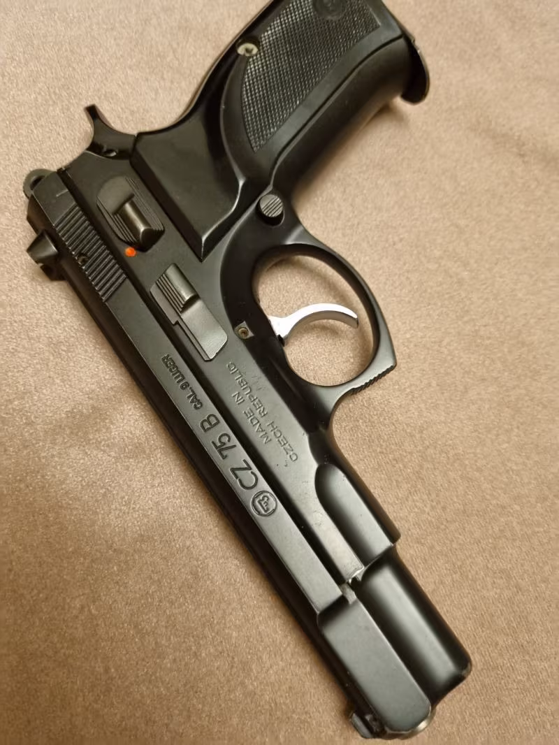 Emekli polis memurundan  CZ 75 B
