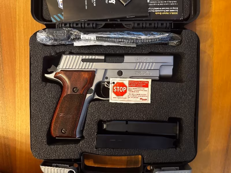 SIFIR KULLANILMAMIŞ SIG SAUER P 226