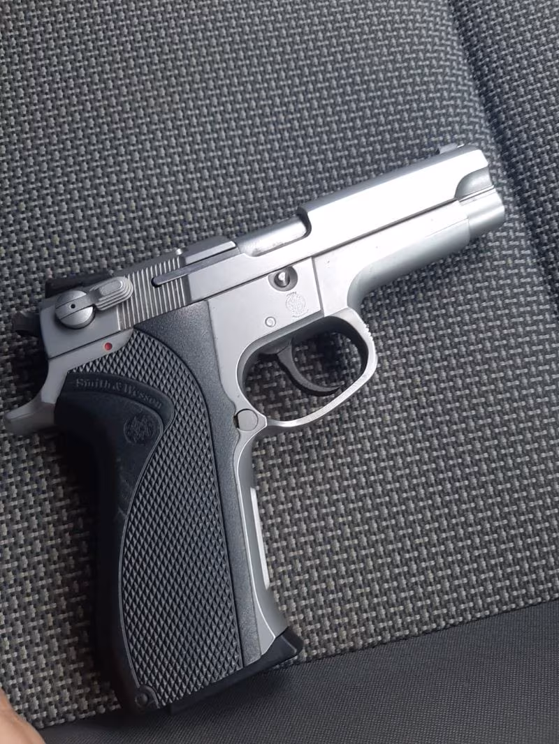 Markası herşeyi anlatmaya yetiyor Smith & Wesson 5906 şarjörlü