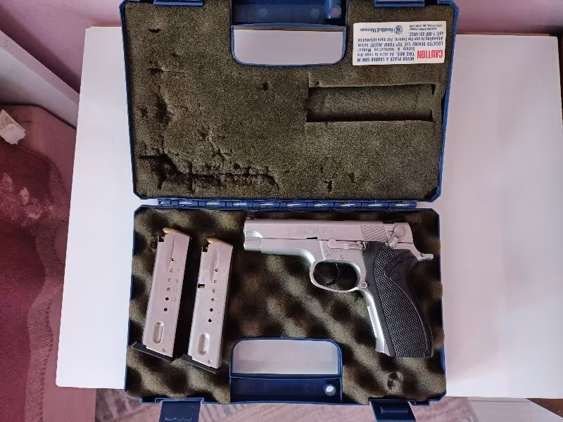 silahım çok temiz kendi uzel silahımdır  5906 çizik yıpranma kesinlikle yoktur