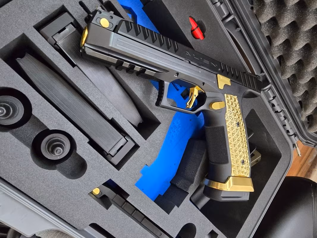 Laugo arms alien black gold