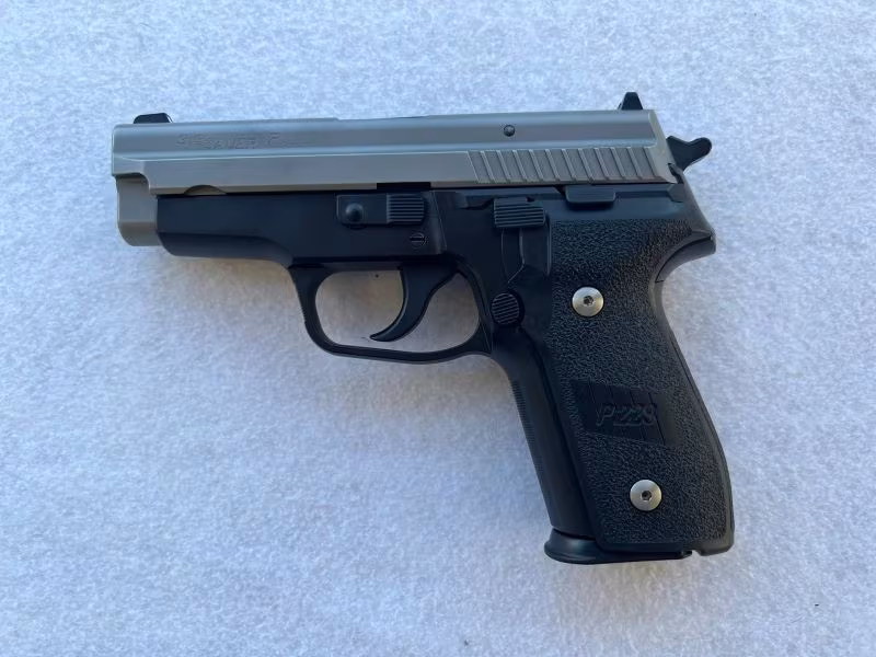 SIG SAUER P229 (TWO TONE)