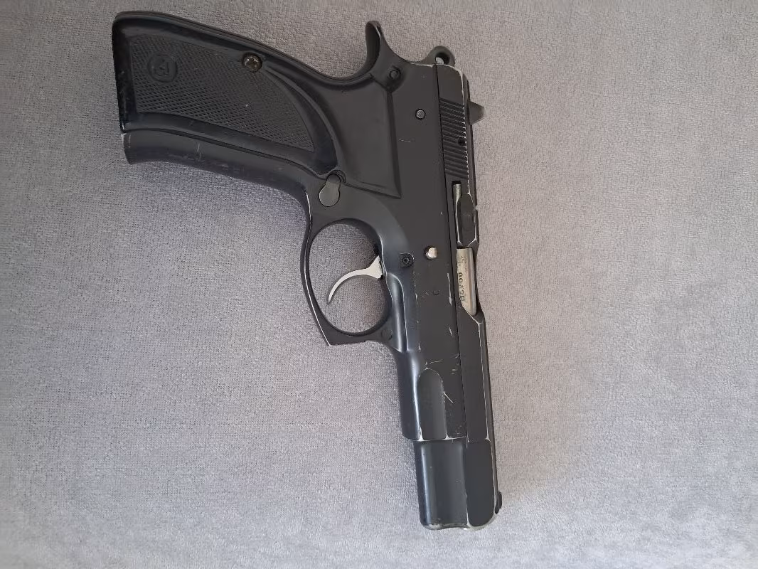 Memurdan 99 model cz 75 B çok temiz