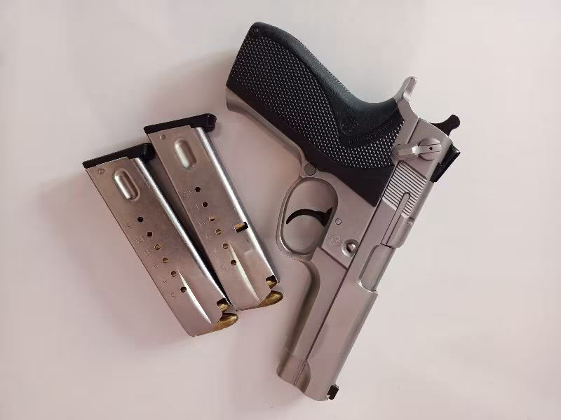 silahım çok temiz kendi uzel silahımdır  5906 çizik yıpranma kesinlikle yoktur