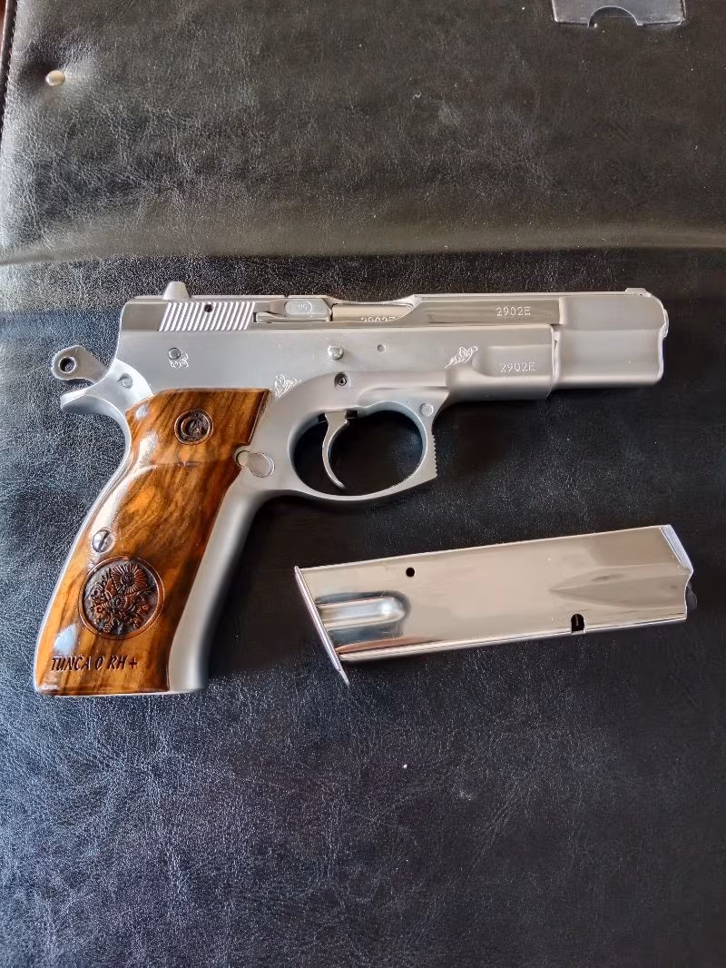 Emniyet mensubundan 95 yılı üretimi Cz75