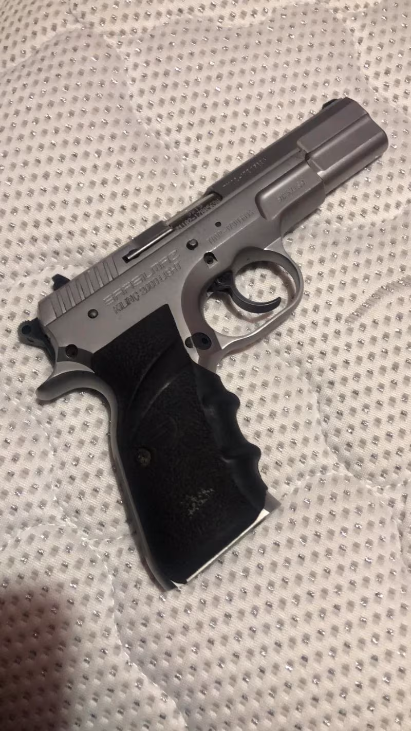 Askeri personel den temiz kilinç 2000 light sarsilmaz