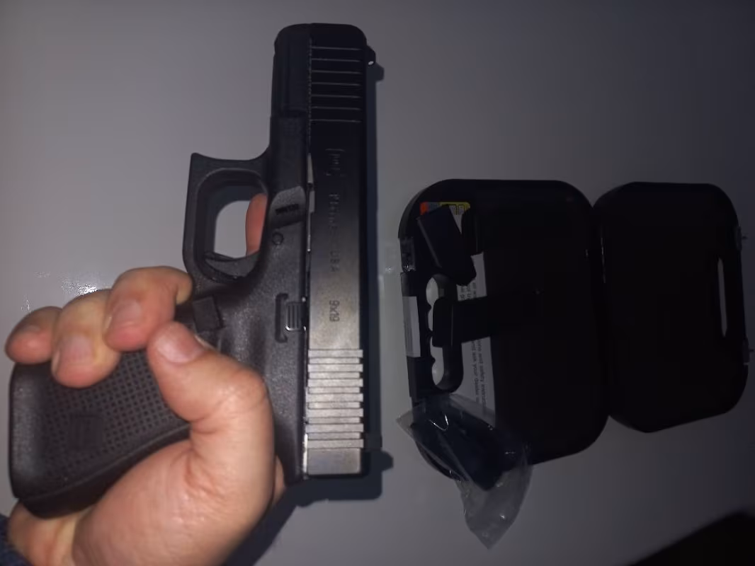 Fiyat dustu.Acil.Kamu personelinden glock 19 gen 5. 2025 mart ayi alinmis olup sifir kutusunda