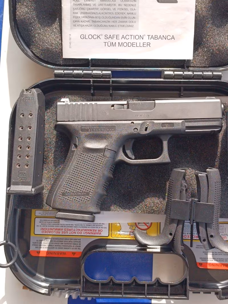 GLOCK 19 GEN TABANCA ÇİZİK YOK TEMİZ AVUSTURYA YAPIMI KUTUSUNDA