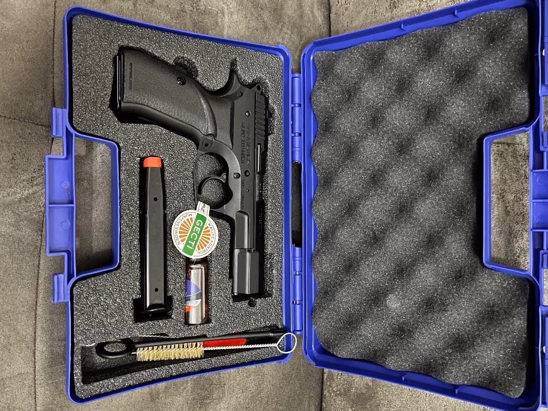 Sıfır sadece seri numarasını kontrol etmek için kutusu açıldı