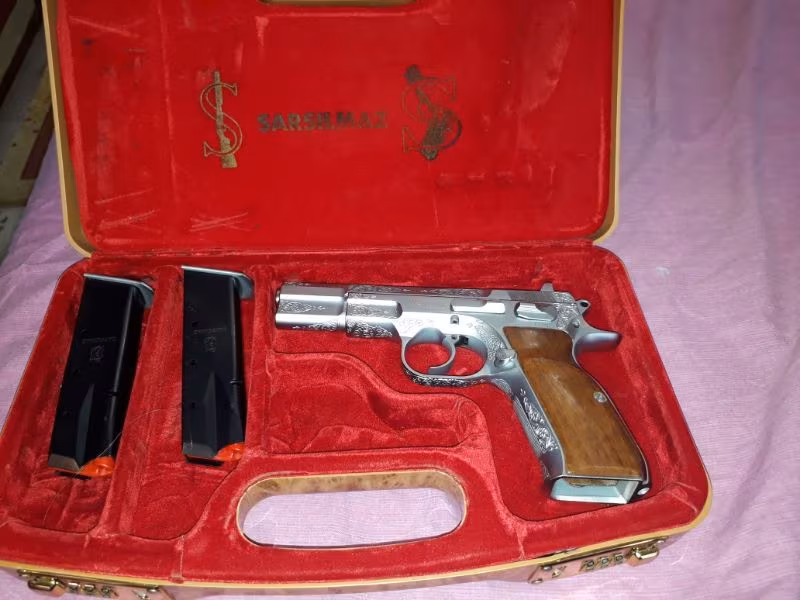 Türk ordusunun kadro silahı.KILINÇ 2000 LİGHT MAT İŞLEMELİ