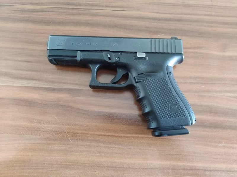 1HAFTALIĞINA İNDİRDİM Polis memurundan GLOCK GEN4