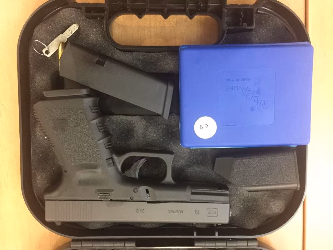 SATILIK 2. EL GLOCK 19 ANAHTARLI HİÇ KULLANILMAMIŞ ( GEN 3 )