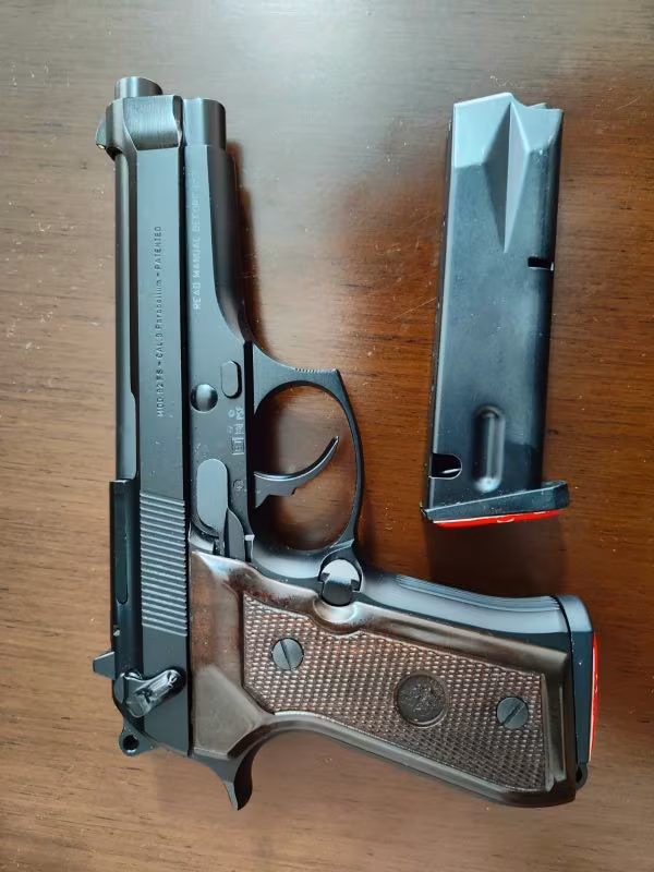 EMEKLİ POLİSTEN KULLANILMAMIŞ BERETTA 92 FS 15+1 (9x19 mm)