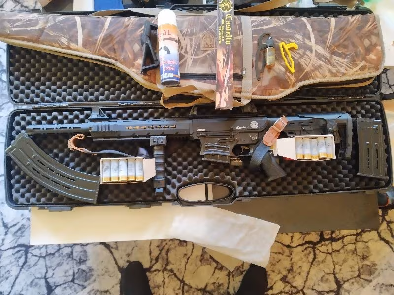 Sıfır otomatik şarjör tüfek tüm takımıyla ve mermisiyle verilecek acil para lazım daha yeni iki üç günlük