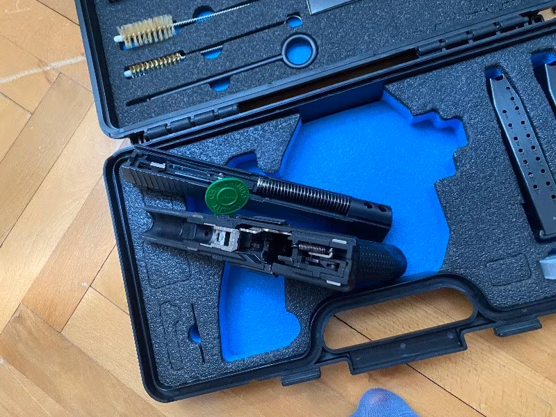 Memurdan Sadece 3 Şarjör atılmış Temiz Silah