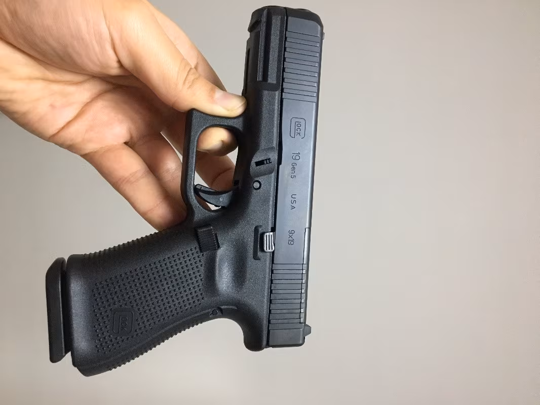 Glock 19 Gen 5 MOS ( en son üst serisi piyasada kalmadı)