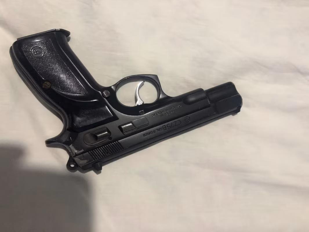 Emekli polisten CZ75 B.