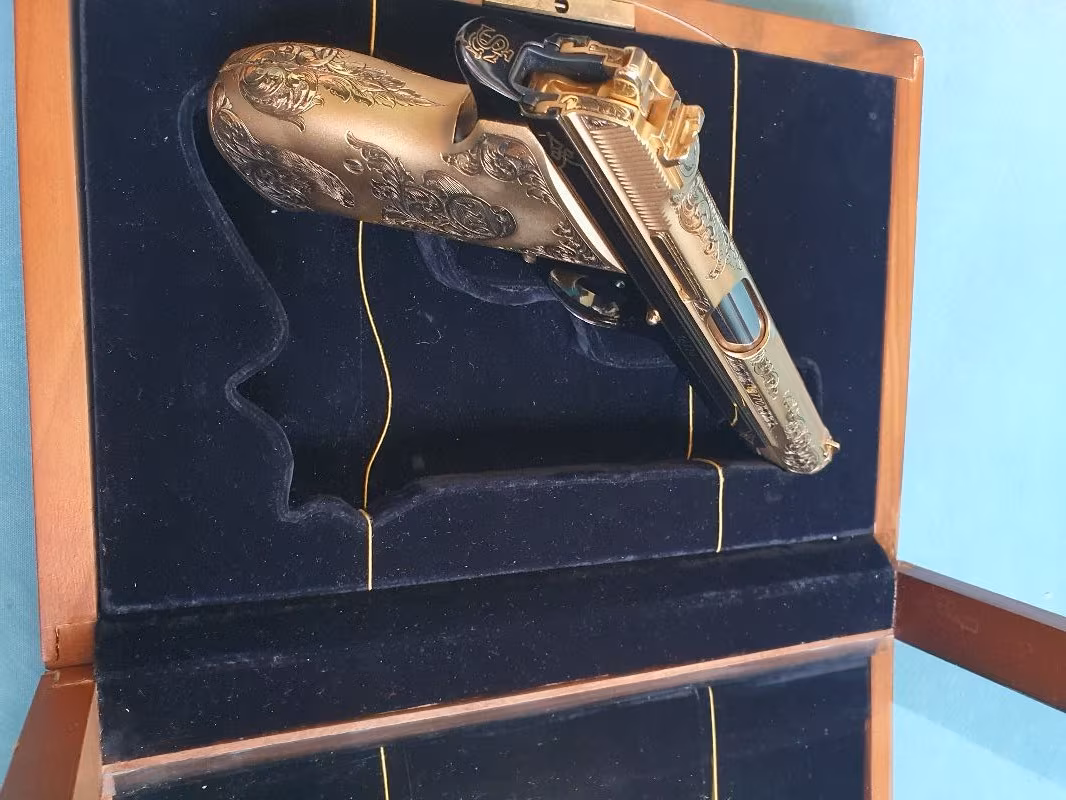 ÖZEL KOLEKSİYONLUK SIG SAUER P210 ALTIN KAPLAMA