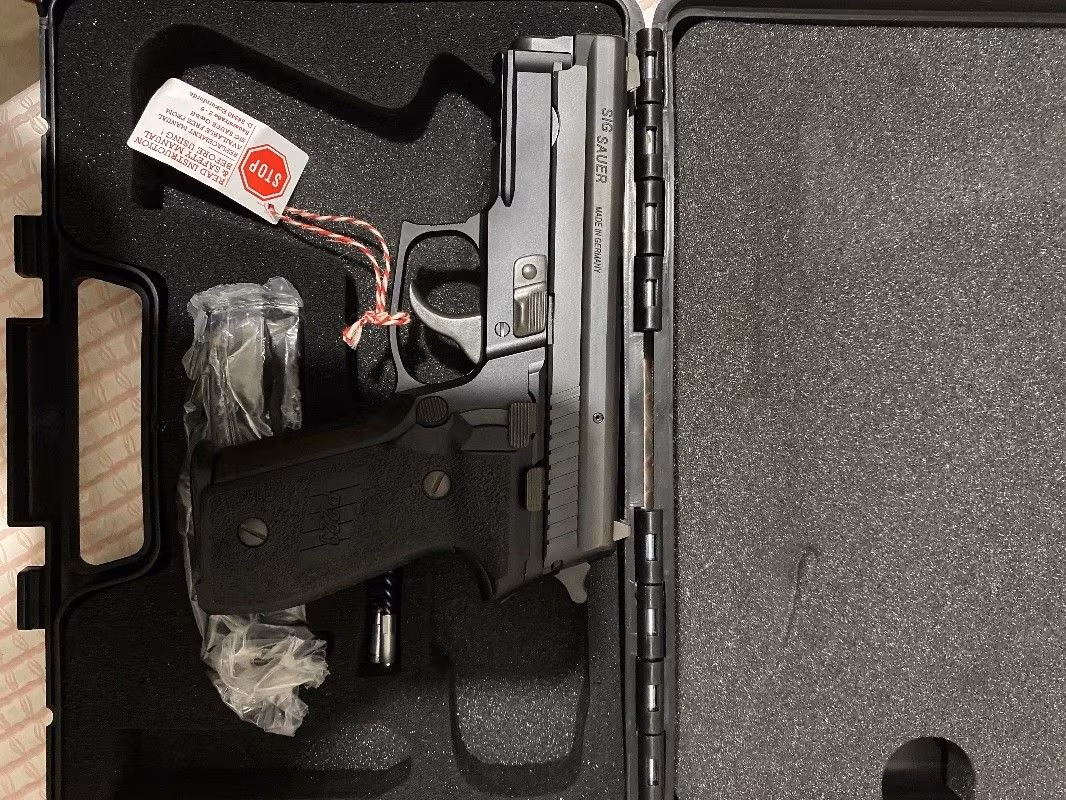 P229 Sig Sauer Fabrikadan çıktığı gibi sıfır.Deneme Atışı Dahi Yapılmamış.
