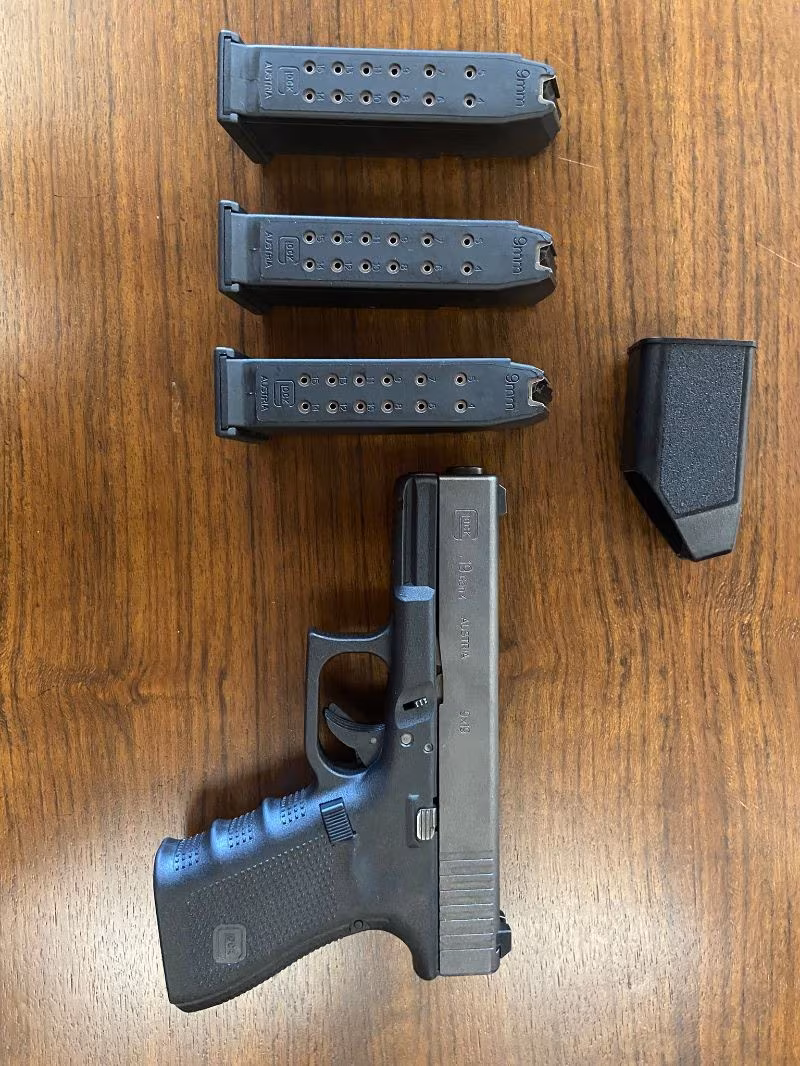 Silahçı Erhan usta'dan Glock 19 Gen 4 -3 şarjorü var