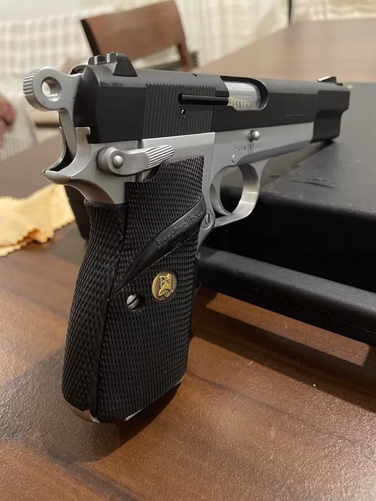 Yargı mensubunun koleksiyonundan Belçika Browning Practical