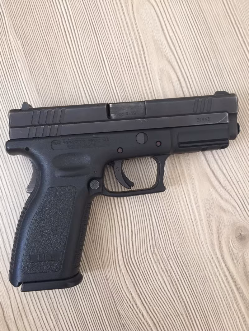 Kaymakamdan satlık silah