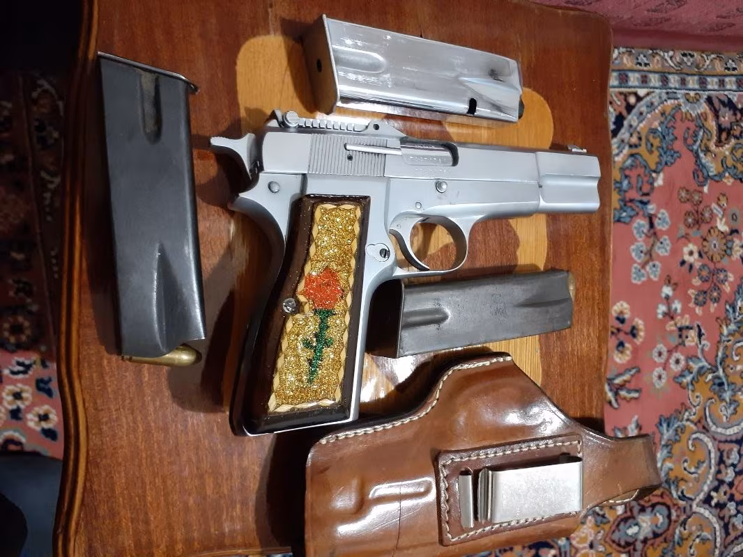 Polis memurundan temiz muayyer silah