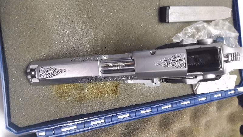 Memurdan çok temiz şarjörlü Smith Wesson