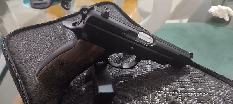 ✓CZ 75 B