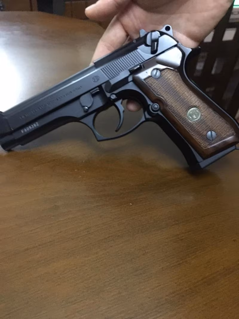 SIFIR AYARINDA BERETTA F92 RUHSAT SAHİBİNDEN KUTULU