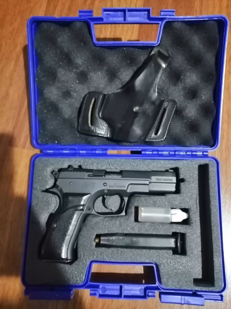 İlk sahibinden Sarsılmaz K11... Taşıma ruhsatlı. 150 mermi atışı yapılmıştır...