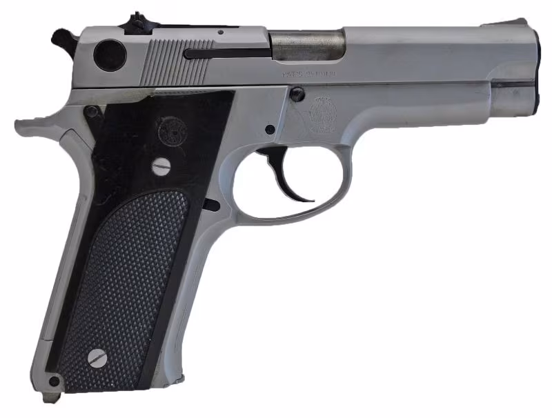 ACİL ACİL ACİL SMİTH WESSON 5906 SIFIR GİBİ 1 ŞARJÖR BİLE ATILMAMIŞ