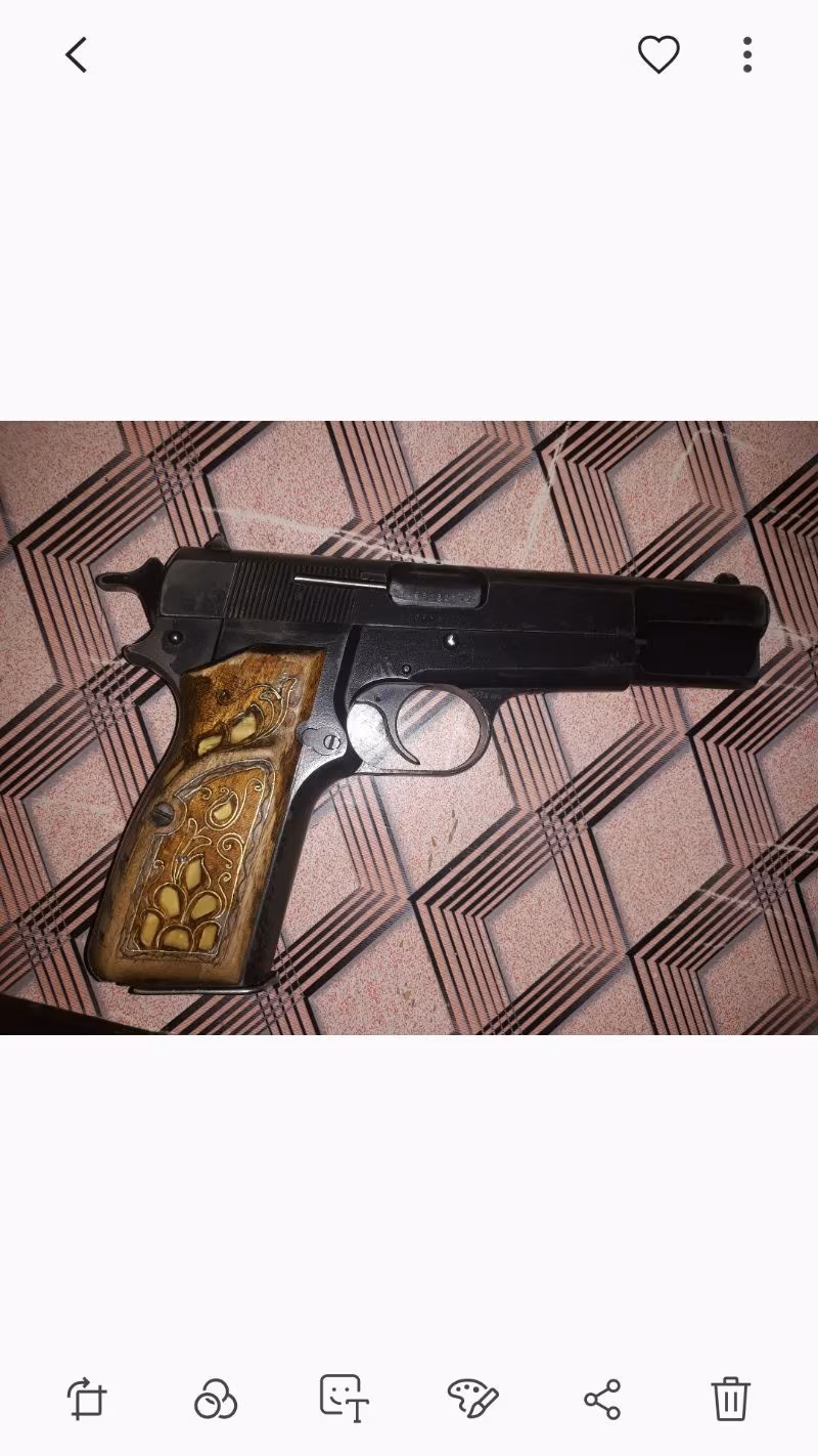 Emekli kamu görevlisi