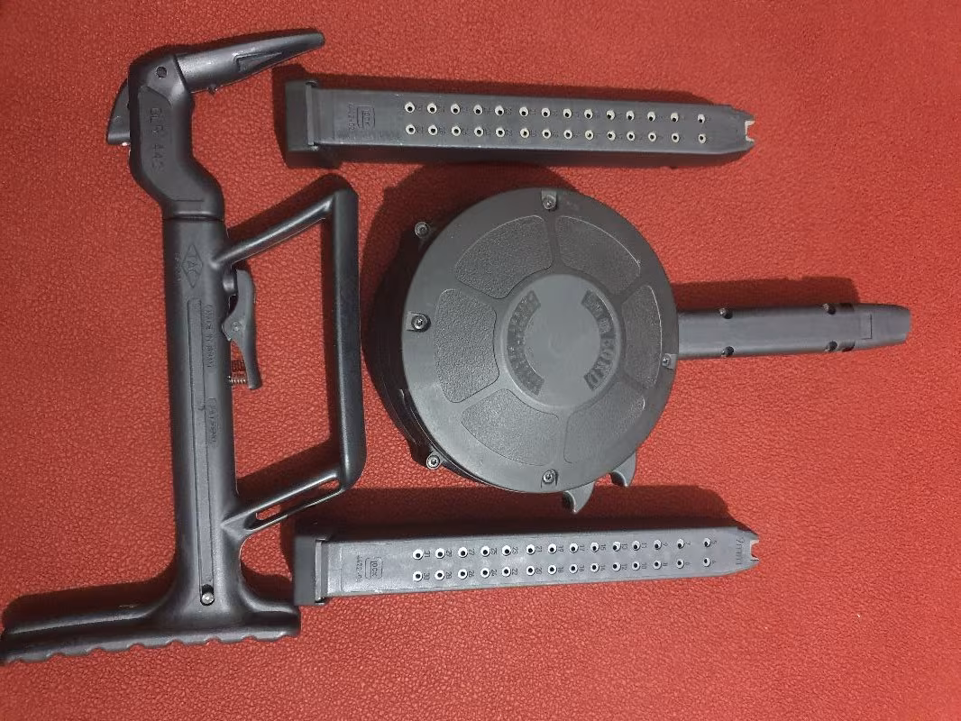 Glock şarjörleri ve dipçik