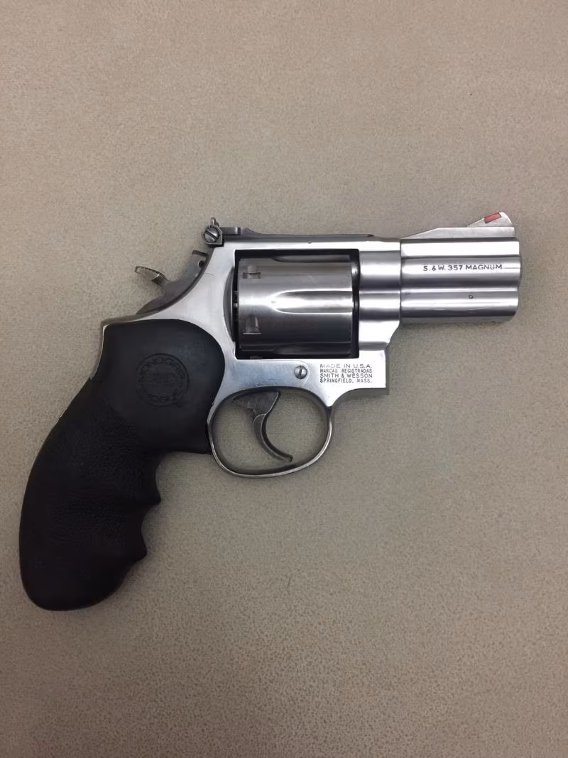 Askerden temiz Smith & Wesson 357 Magnum (686-4)