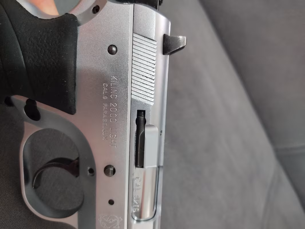 Askeri personelden temiz sarsılmaz kılınç 2000 light