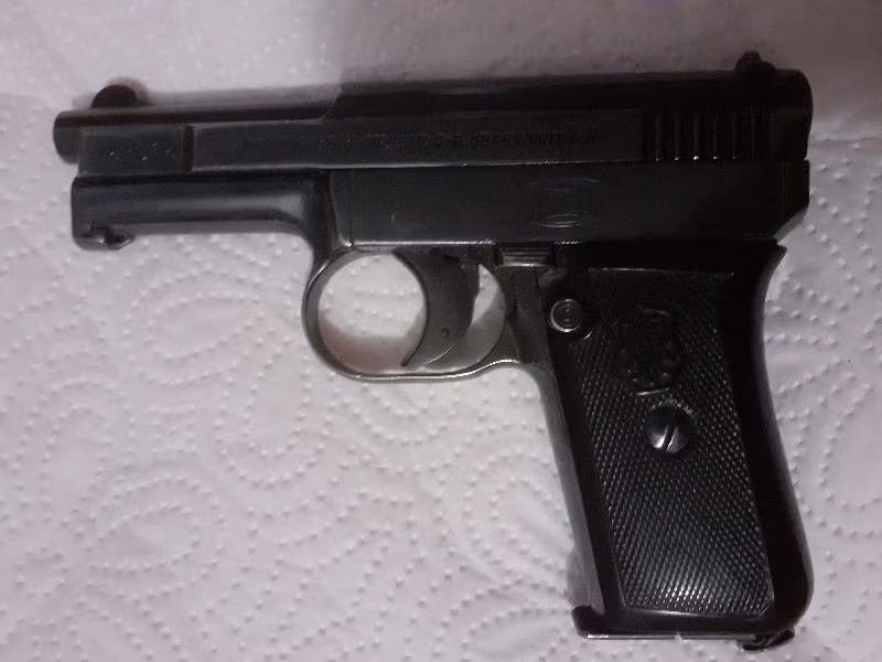 EMEKLİ KAMU GÖREVLİSINDEN SIFIR AYARINDA 6.35 MM ÇAPINDA MAUSER MARKA TABANCA