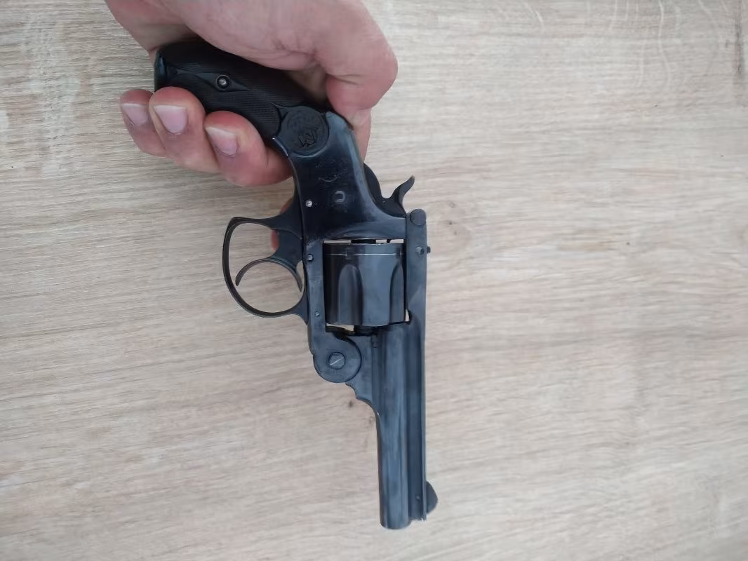 Ruhsatlı 1882 model 143 yaşında Smith wesson model 4