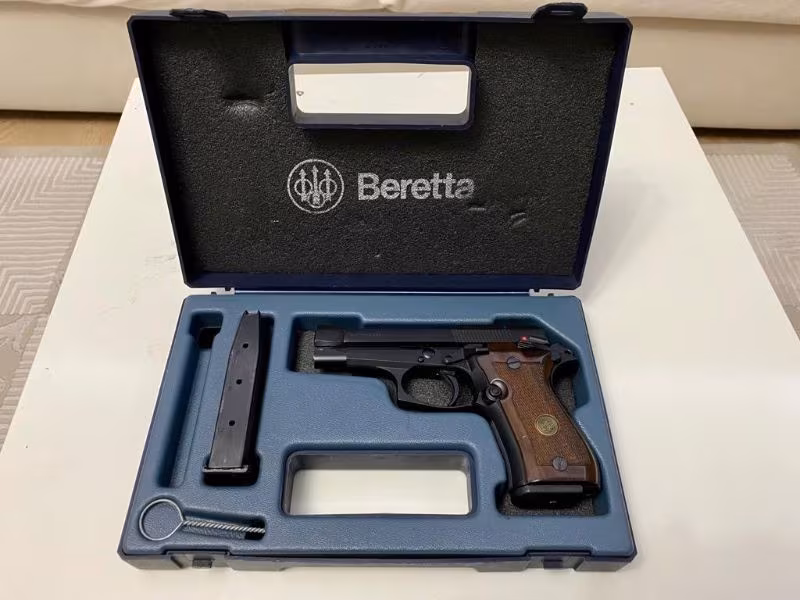 Baretta F81.. Sıfır ayarında orjinal arayana...