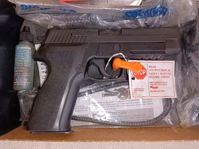 SIFIR SİGSUAR P 226 NİTRON AMERİKAN KUTUSUNDA  YÜKSEK MAHKEME BAŞKANINDAN ALINMA ETİKETİ ÜZERİNDE