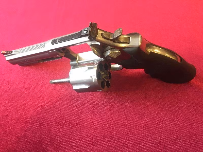 Sahibinden Temiz Smith&Wesson 686-6 4" İnç Anahtarlı model