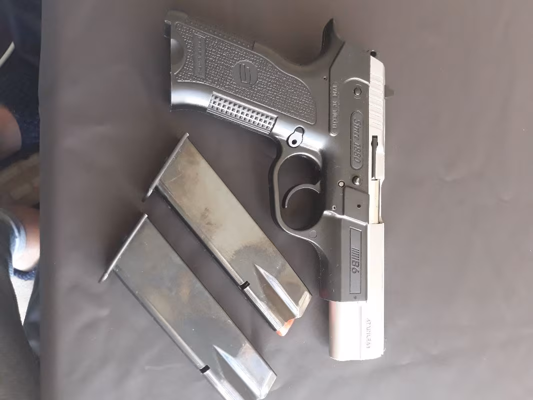 Sıfır ayarında Sarsılmaz B6 Beyaz tabanca