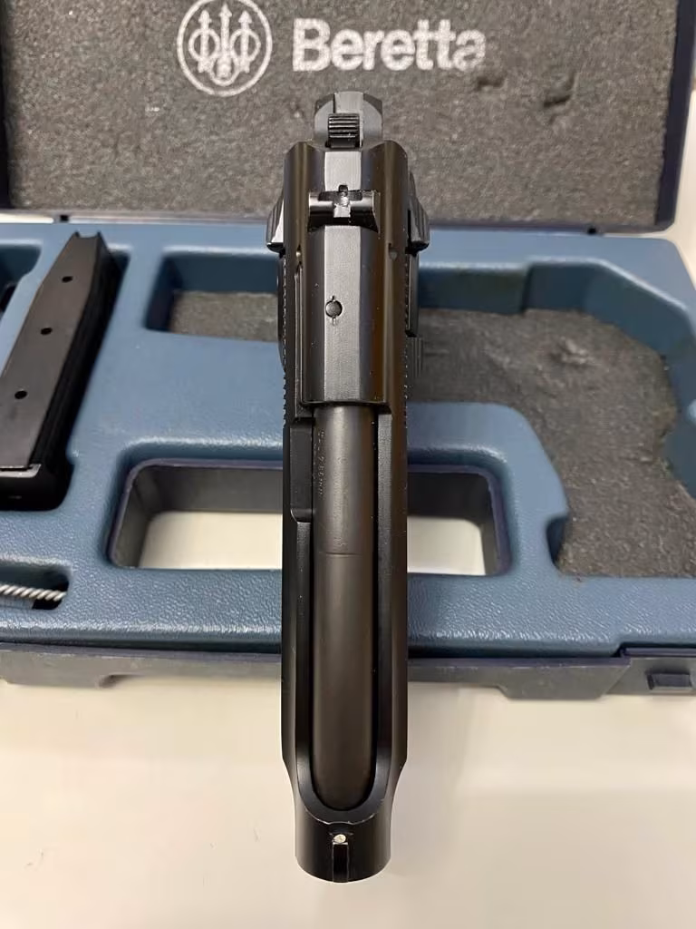 Baretta F81.. Sıfır ayarında orjinal arayana...