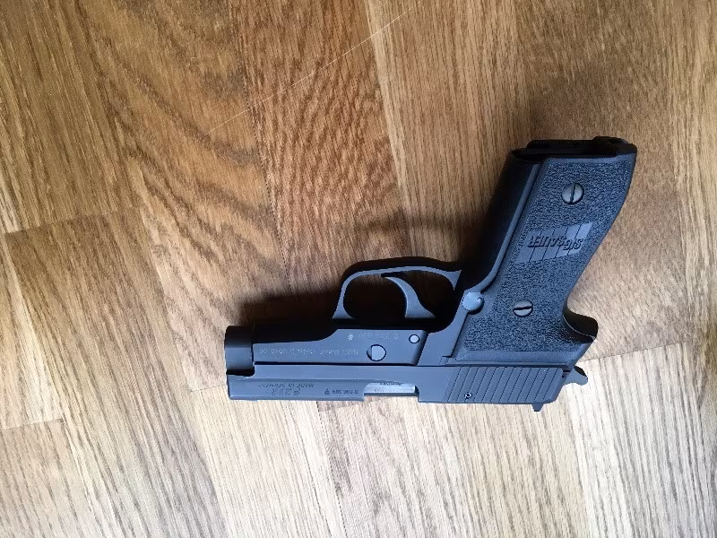 SİG SAUER P228- Orijinal kutusuyla çok temiz