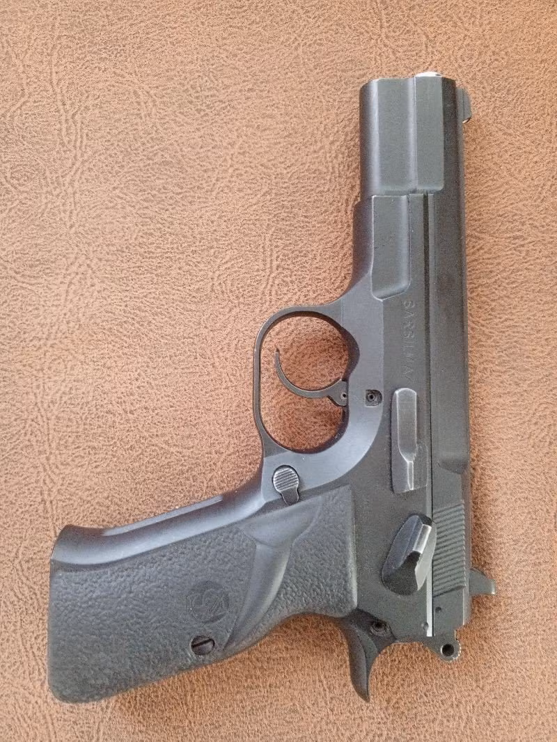 EMEKLİ ASKERİ PERSONELDEN TEMİZ SIFIR AYARINDA SARSILMAZ KILINÇ 2000 LİGHT TABANCA