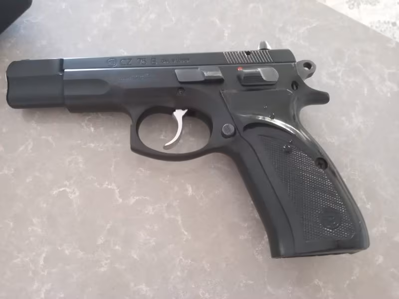 Temiz emekli polisten CZ 75 az kullanılmış