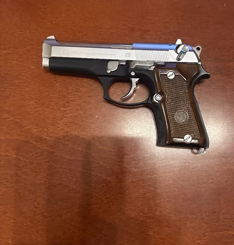 Az Atım yapılmış Beretta Fs92.