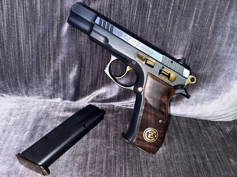 CZ 75B ÖZEL TASARIM  TİTANYUM KAPLAMA ÖMÜRLÜK ÇİZİLMEZ 15 +1  20 GÜNDE YAPILDI ÇİFT ŞARJÖR TUTULAN GÖSTERİŞLİ TABANCA