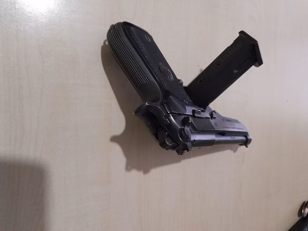 Polis memurundan temiz beretta fs92