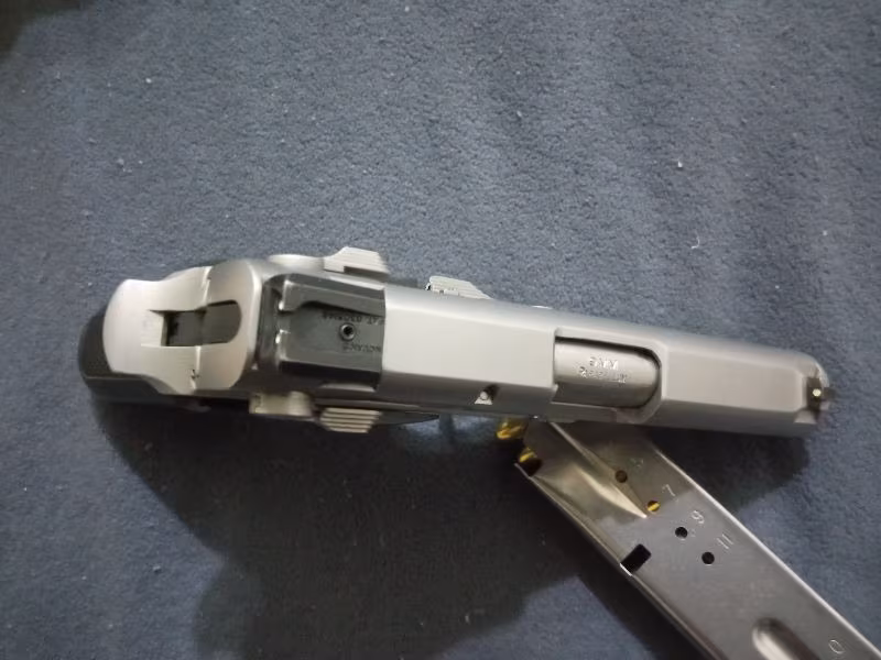 Sahibinden çok temiz 12+1 Smith vesson